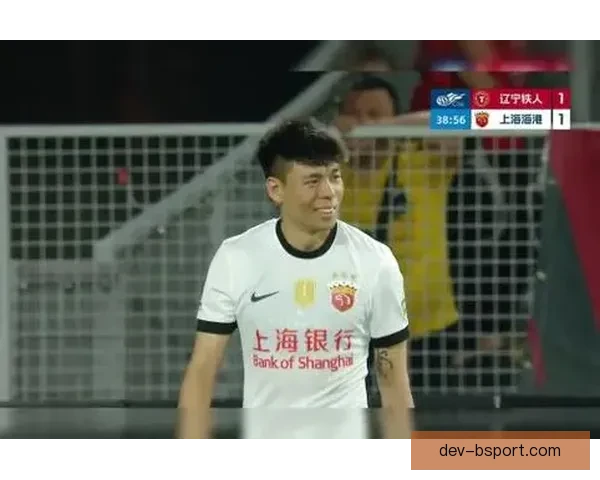 李帅凭借出色速度优势牢牢把握海港左路成为进攻突破关键点